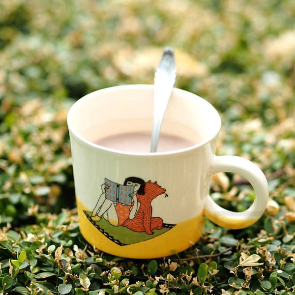 Ръчно изработена порцеланова чаша Art.E Handmade - Book Lover