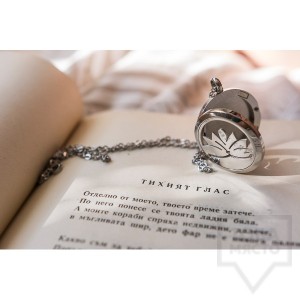 Колие Drops of emotions - лотус