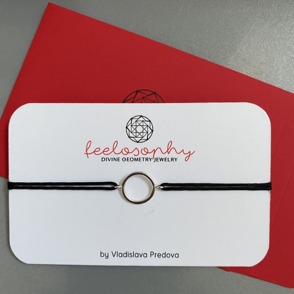 Сребърна гривна червен конец Feelosophy Bliss в черен цвят - кръг