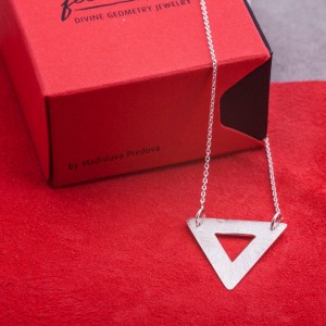 Сребърно колие Feelosophy - bold триъгълник