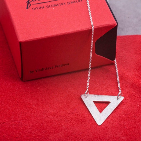 Сребърно колие Feelosophy - bold триъгълник