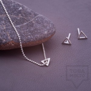 Сребърнo колие Feelosophy Whisper - триъгълник
