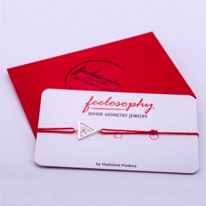 Сребърна гривна червен конец Feelosophy - триъгълник 