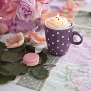 Ръчно изработена ароматна свещ Gancini - purple dotticino