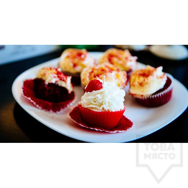 Ръчно изработена свещ Gancini - red velvet cupcake