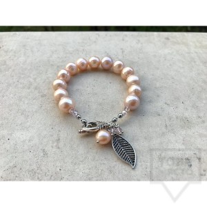 Ръчно изработена гривна Jewellery by Emilya - перли праскова