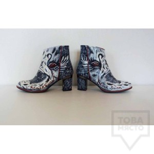 Дизайнерски дамски обувки Kareez Art Line - Черен лебед