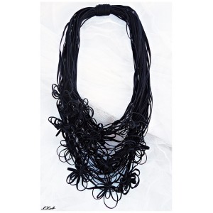 Ръчно изработено колие LXA - Black Flower Garden