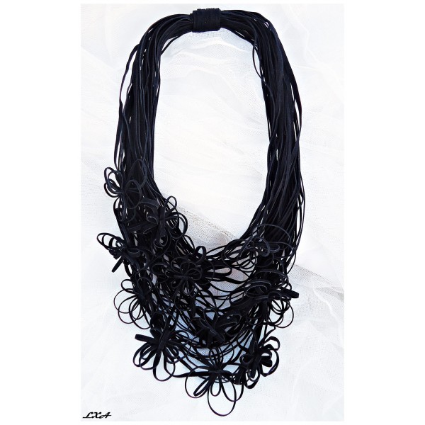 Ръчно изработено колие LXA - Black Flower Garden