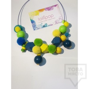 Ръчно изработено колие Lollipop - дърво и помпони