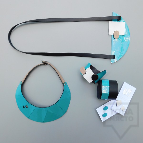 Колиета с гривни и обеци MODO - син лак и черна кожа