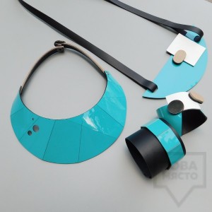 Колиета с гривни и обеци MODO - син лак и черна кожа