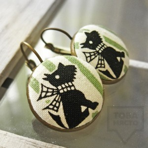 Обеци Nadya's Knit - куче с шал