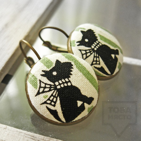 Обеци Nadya's Knit - куче с шал