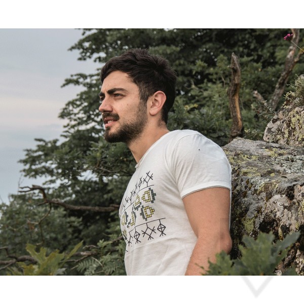 Мъжка тениска Носия - златен жълъд