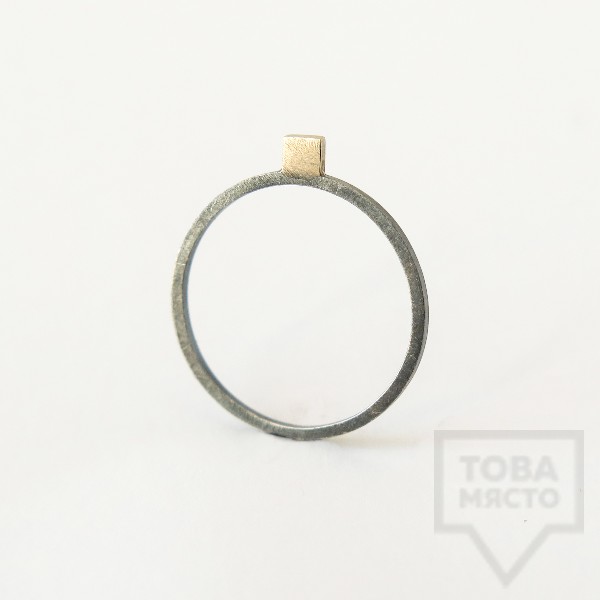 Сребърен пръстен Pin - със златен елемент 4 оксидиран