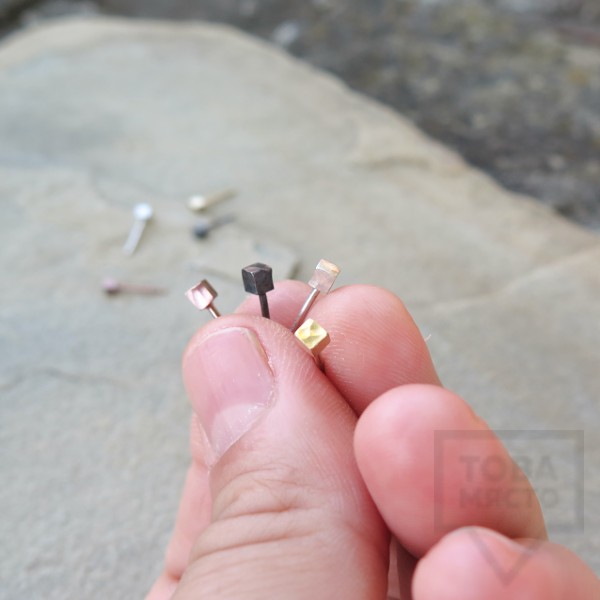 Малки сребърни обеци Pin - кубчета сребристи