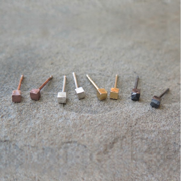 Малки сребърни обеци Pin - кубчета сребристи