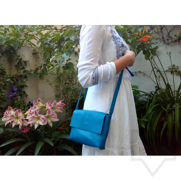 Дизайнерска дамска чанта от естествена кожа Три Точки - blue charm