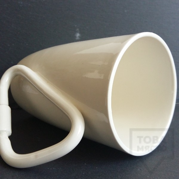 Ръчно изработена порцеланова чаша Korchev Design Studio - big white classic carabineer