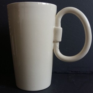 Ръчно изработена порцеланова чаша Korchev Design Studio - big white round carabineer 