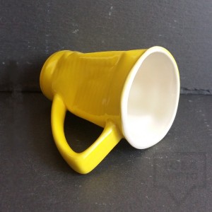 Ръчно изработена порцеланова чаша Korchev Design Studio - big yellow geometric can