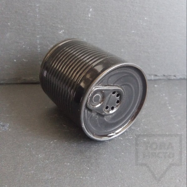 Ръчно изработена порцеланова солница - консерва - Korchev Design Studio - black