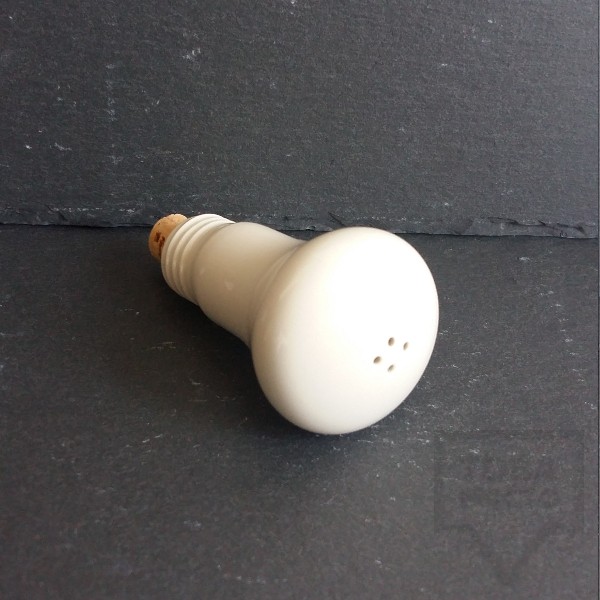 Ръчно изработена порцеланова солница Korchev Design Studio крушка small white