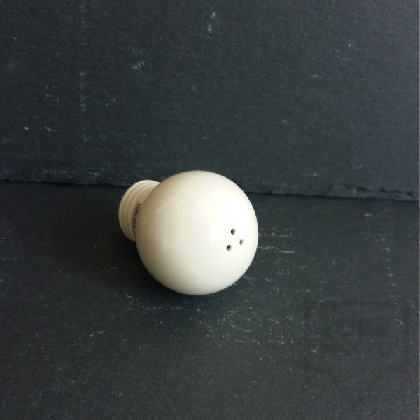 Ръчно изработена порцеланова солница Korchev Design Studio крушка small white