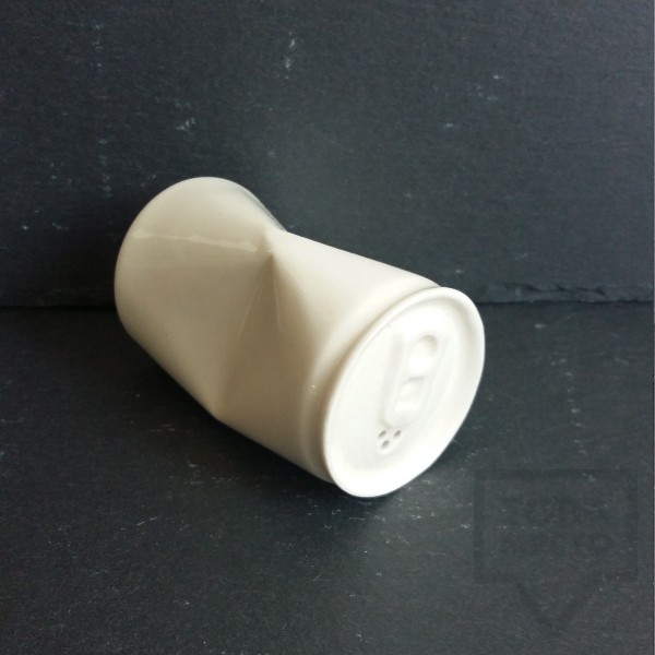 Ръчно изработена порцеланова солница -смачкано кенче - Korchev Design Studio - white