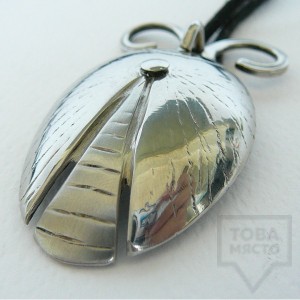 Ръчно изработен медальон Krasi&Iv - калинка