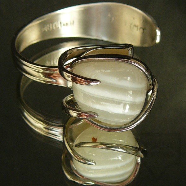 Ръчно изработена гривна Krasi&Iv - халцедона