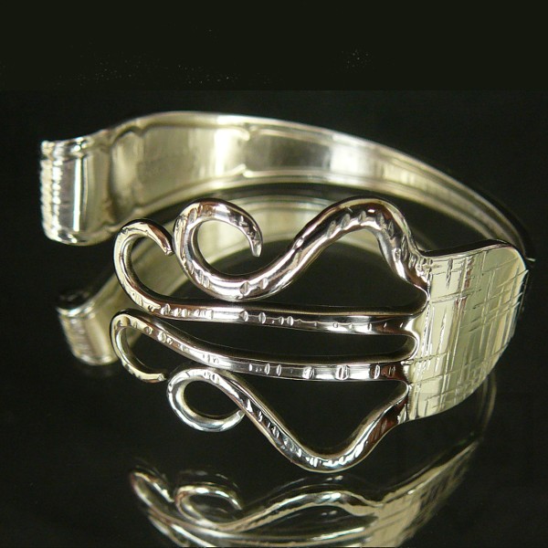 Ръчно изработена гривна Krasi&Iv - кварцов лист