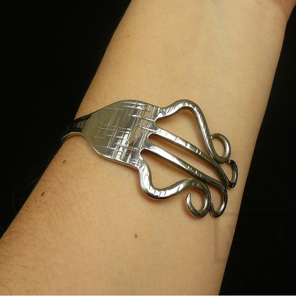 Ръчно изработена гривна Krasi&Iv - кварцов лист