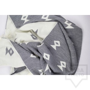 Дизайнерски зимен шал Shevitza- Chiprovtsi