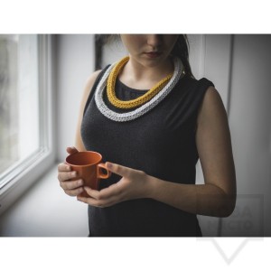 Колие от прежда Баба Мравка - Двуцветно въже