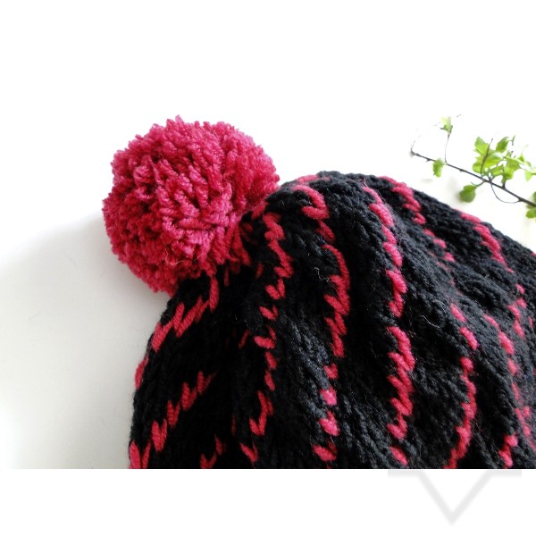 Зимна дамска шапка Moxxy - black and pink